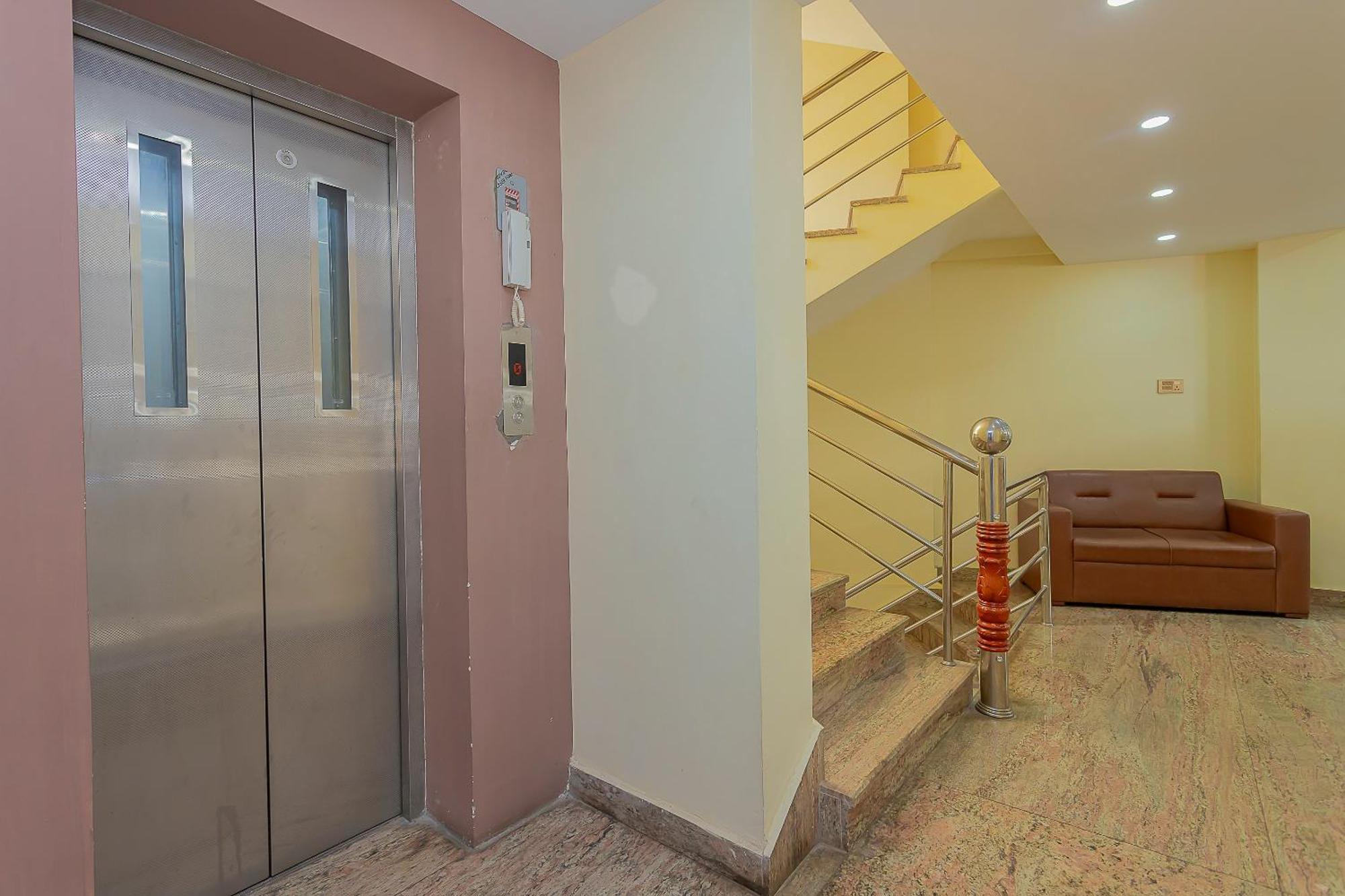 Oyo 798 Euphoria Inn Катманду Экстерьер фото
